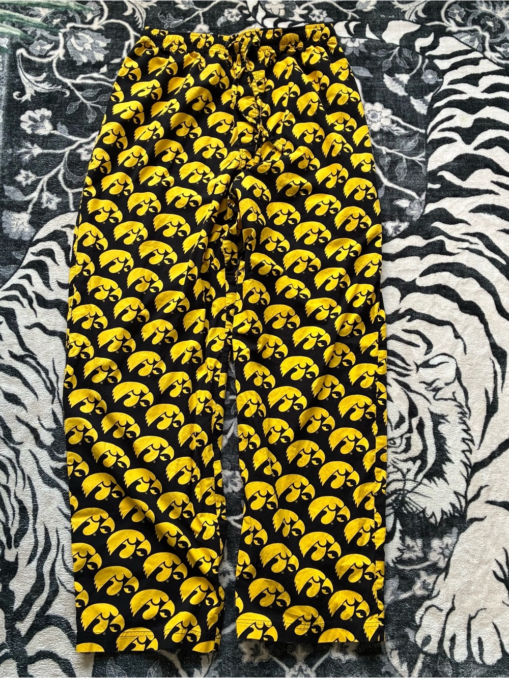 002 - UNIVERSITY OF IOWA HAWKEYES SAX ALL OVER PRINT COLLEGE PANTS